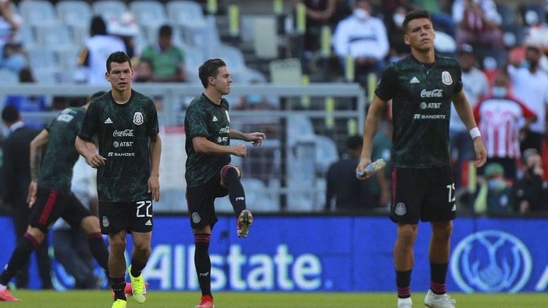 Mexico có xu hướng chơi áp sát biên ngang nên rất dễ được hưởng phạt góc